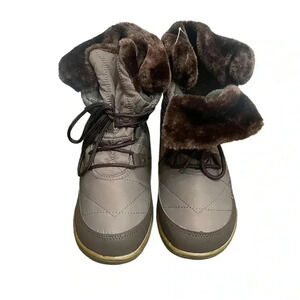 Refresh Hike 02 Faux Fur Trim Lace Up Boots in Olive and Brown Women’s size 8